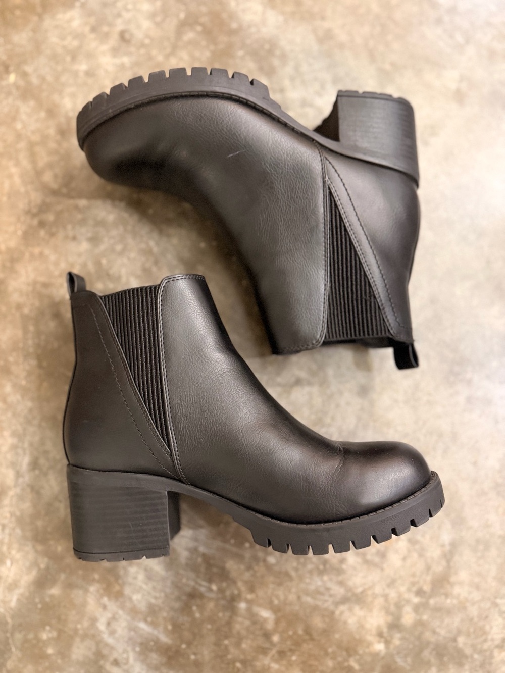 MIA Jody Black Lug Sole Platform Chelsea Boots Chunky Heel 8 NWOB Fall Winter